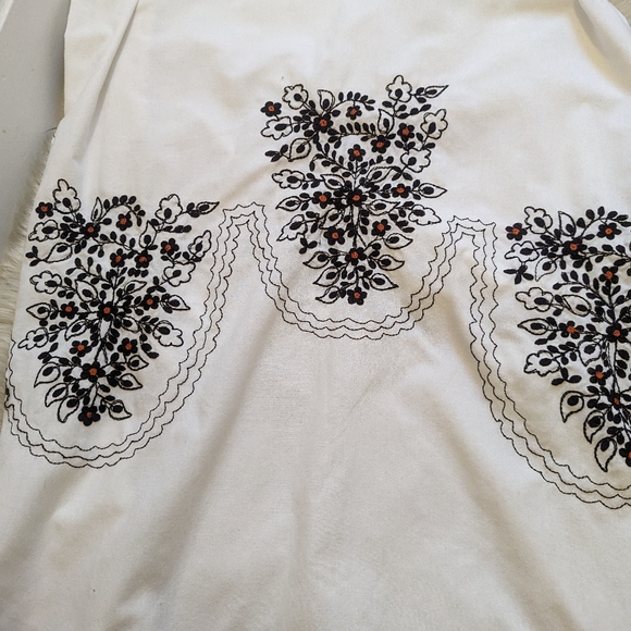 Vintage white lounge dress with pretty black and orange embroidery size L - Picture 7 of 7